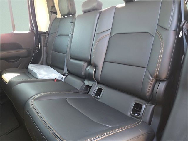 Used 2025 Jeep Gladiator Sport image 17