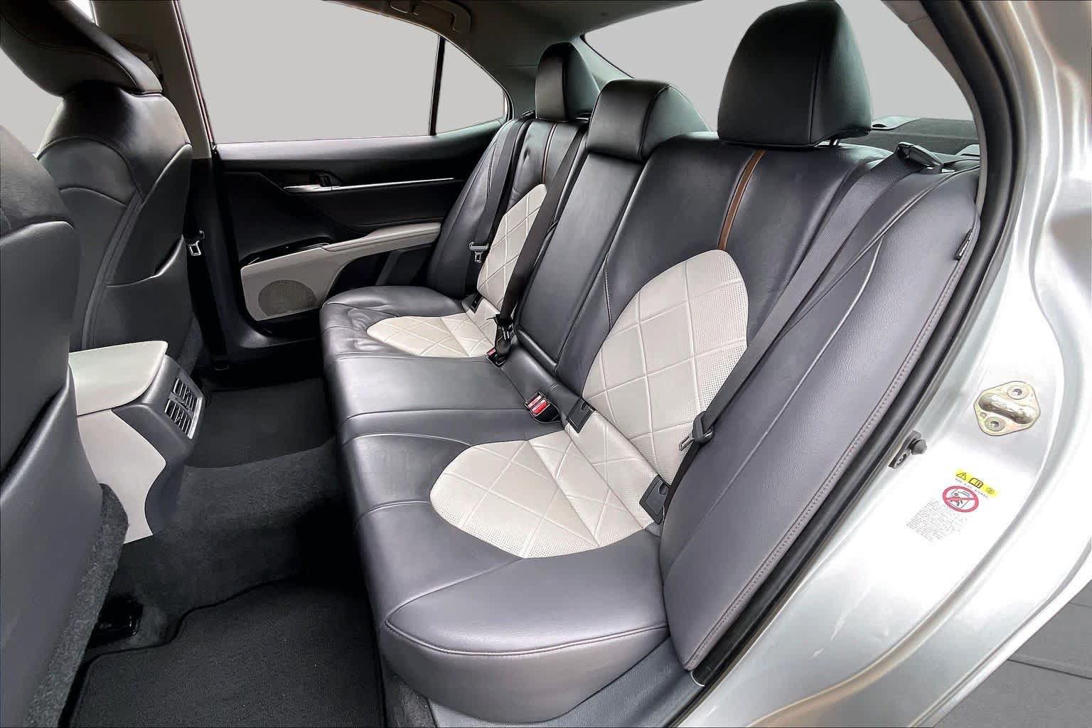 Used 2018 Toyota Camry XLE FWD image 21