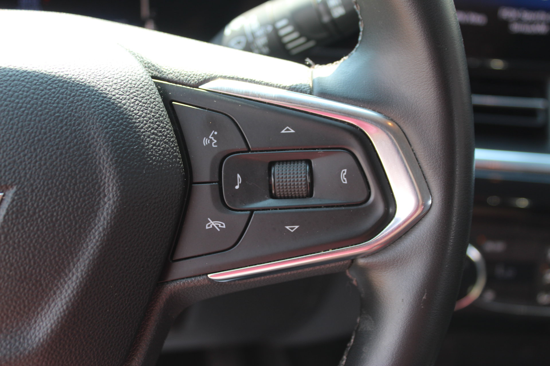 Used 2025 Chevrolet Trax ACTIV w/ Driver Confidence Package FWD image 19