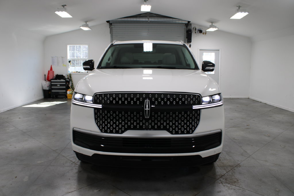 New 2026 Lincoln Navigator L Reserve AWD/4WD image 2