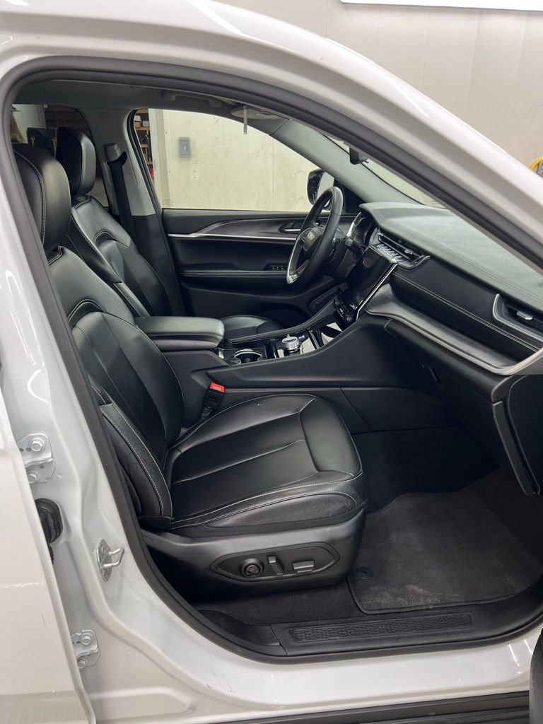 Used 2023 Jeep Grand Cherokee L Limited image 7