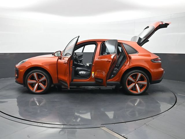 Certified 2023 Porsche Macan AWD/4WD image 29