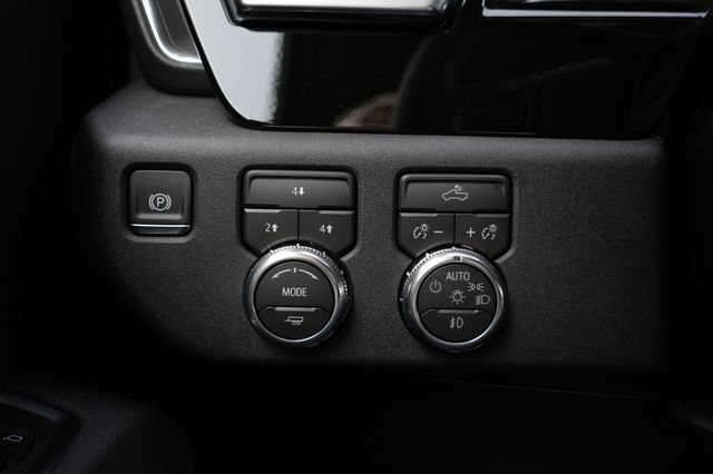 New 2026 GMC Sierra 2500 SLE w/ SLE Value Package; AWD/4WD image 19