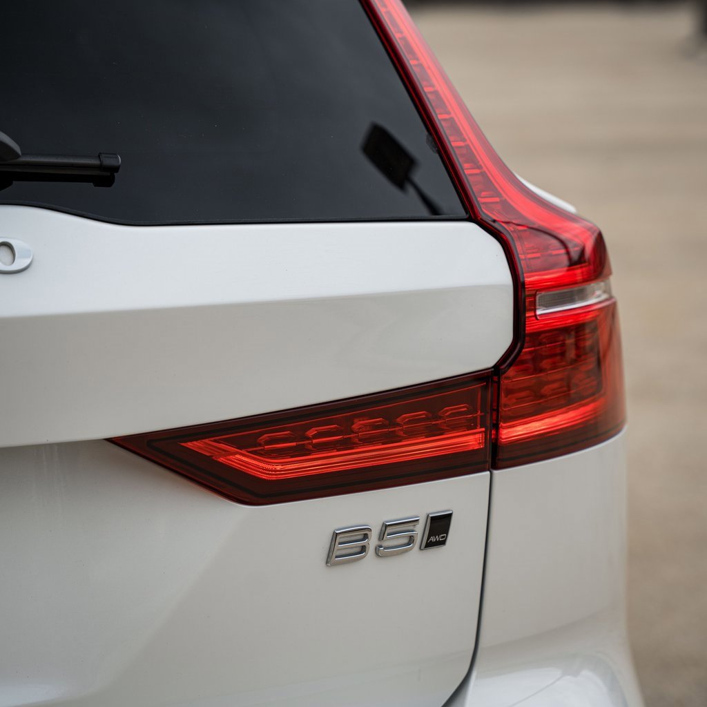 Certified 2025 Volvo V60 B5 Cross Country Plus image 6