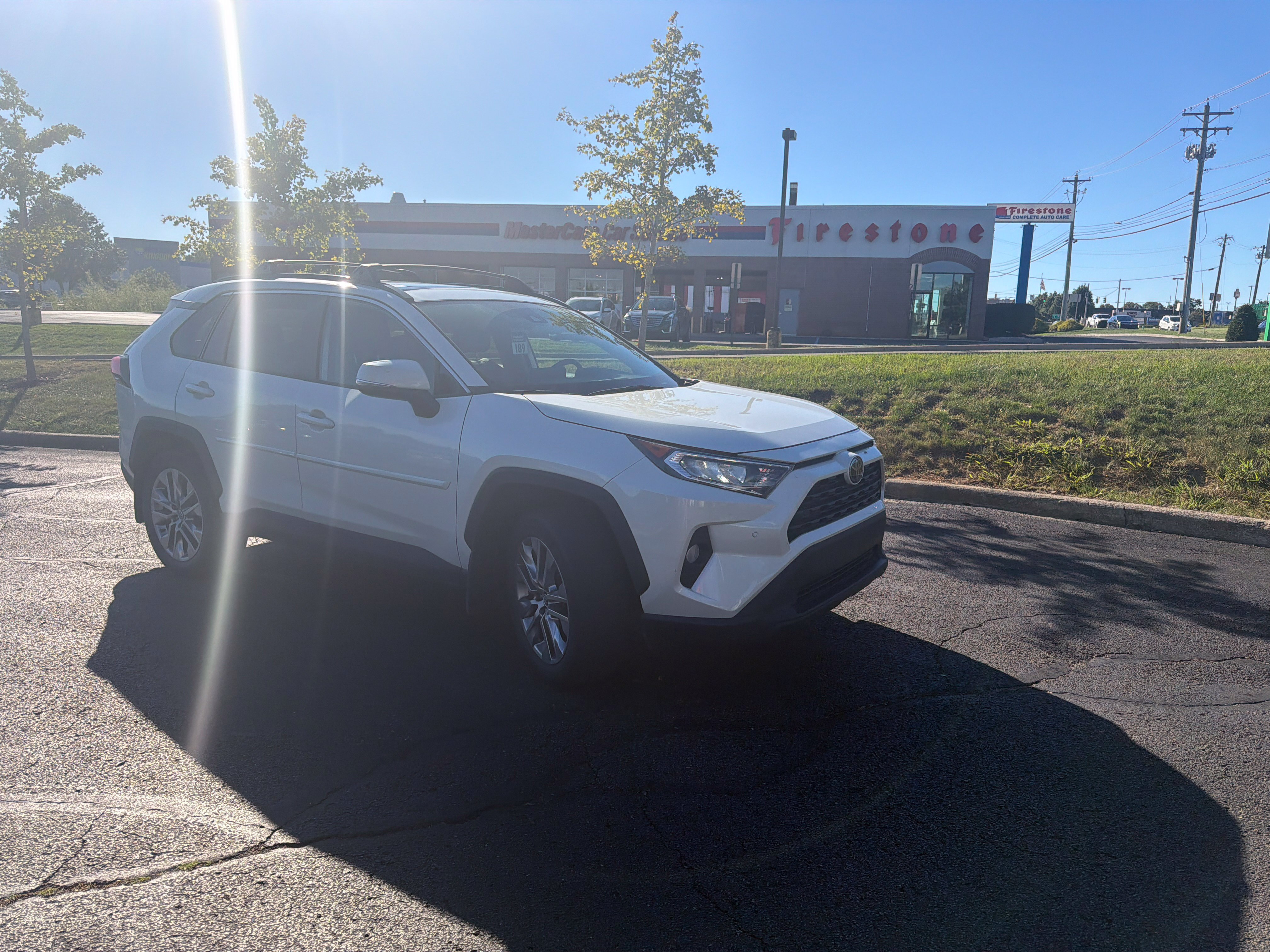 Used 2021 Toyota RAV4 XLE Premium AWD/4WD image 4