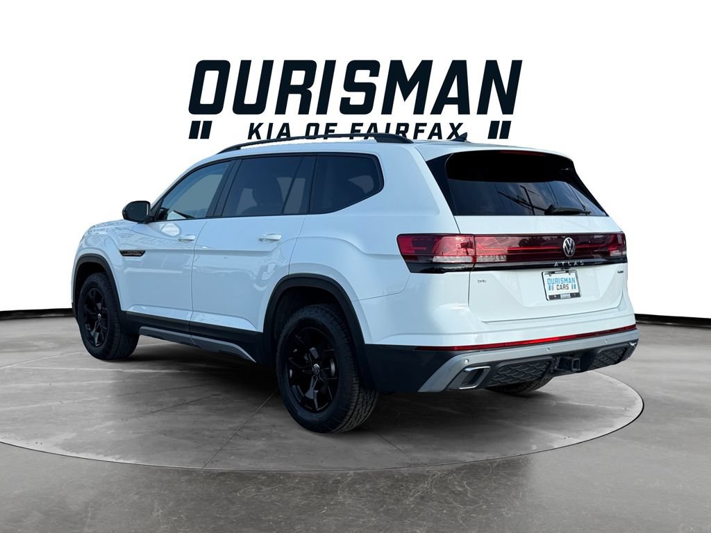 Used 2025 Volkswagen Atlas Peak Edition SE AWD/4WD image 4