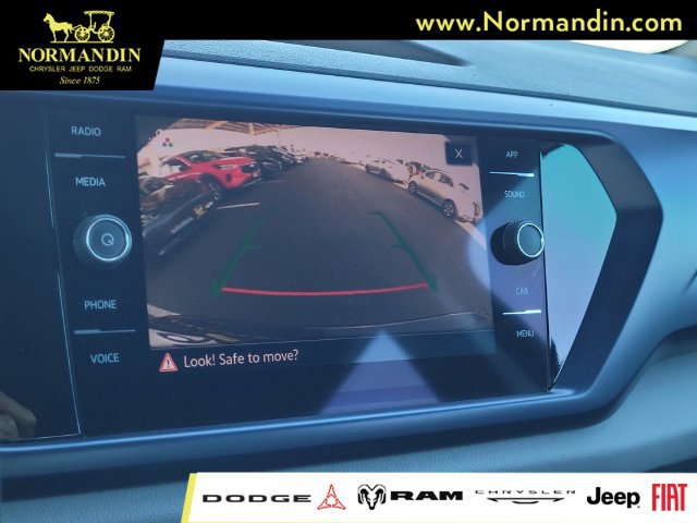 Used 2022 Volkswagen Taos SE w/ Panoramic Sunroof Package FWD image 10