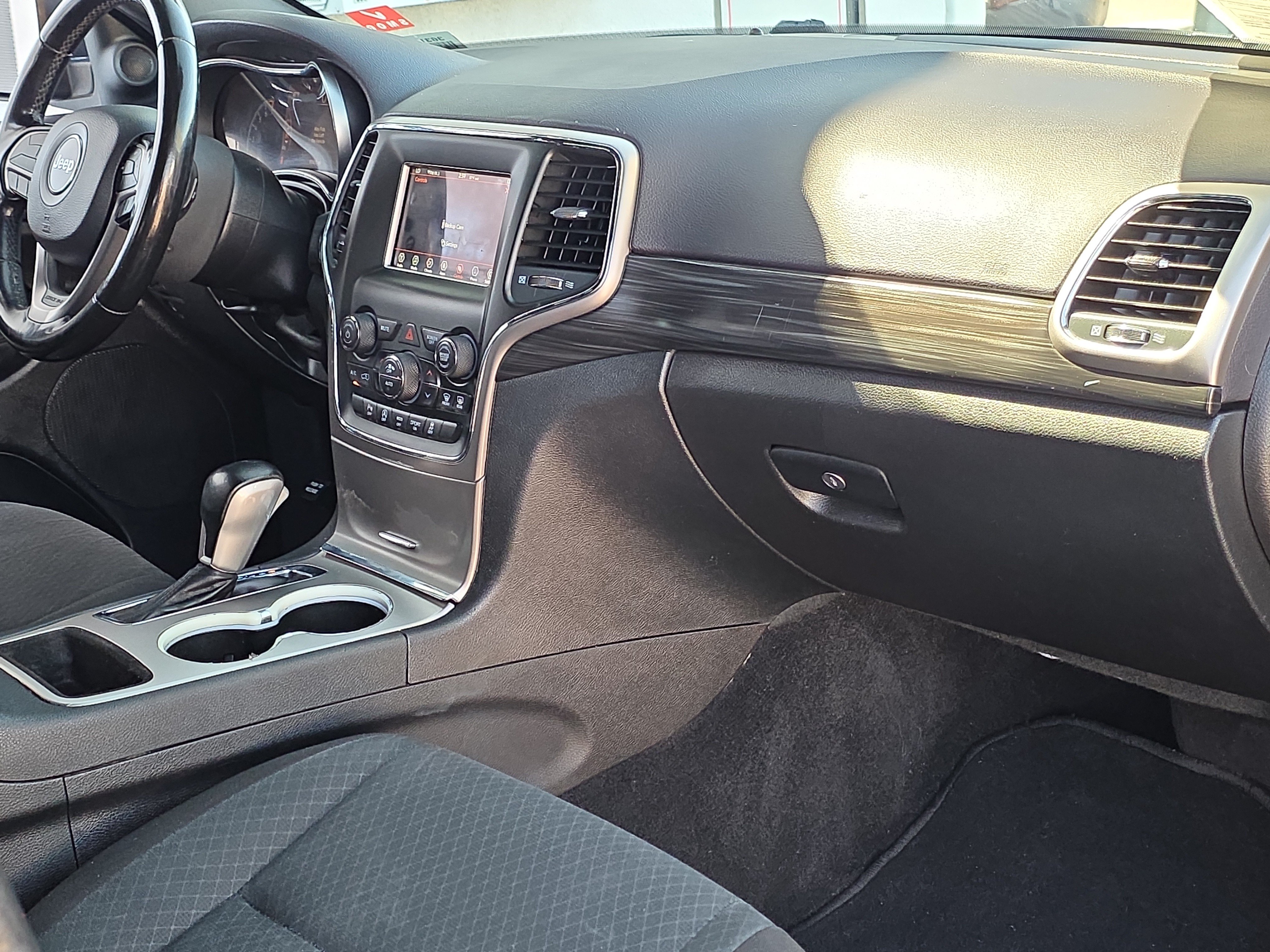 Used 2021 Jeep Grand Cherokee Laredo RWD image 27