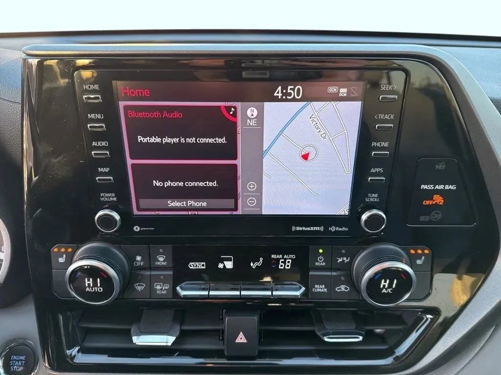 Used 2022 Toyota Highlander XLE FWD image 21