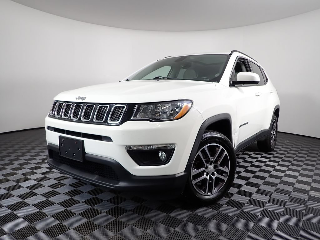 Used 2017 Jeep Compass Latitude w/ Popular Equipment Group AWD/4WD image 2