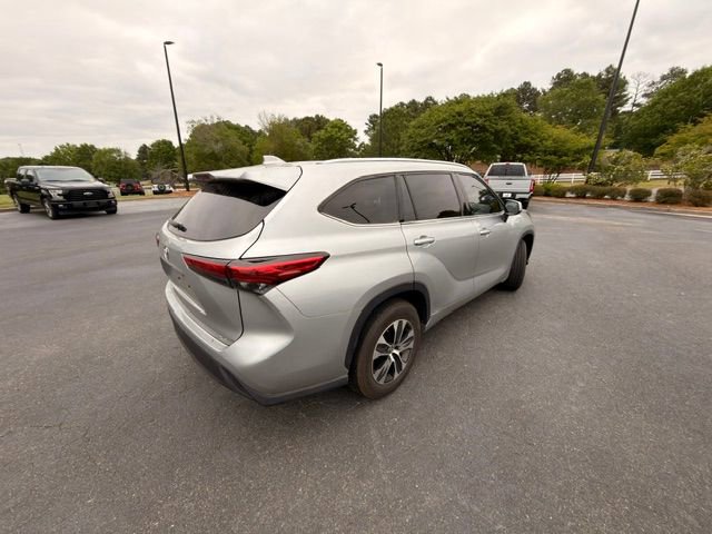 Used 2020 Toyota Highlander XLE FWD image 11
