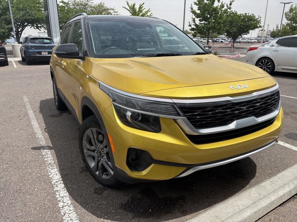 Used 2022 Kia Seltos S AWD/4WD image 1
