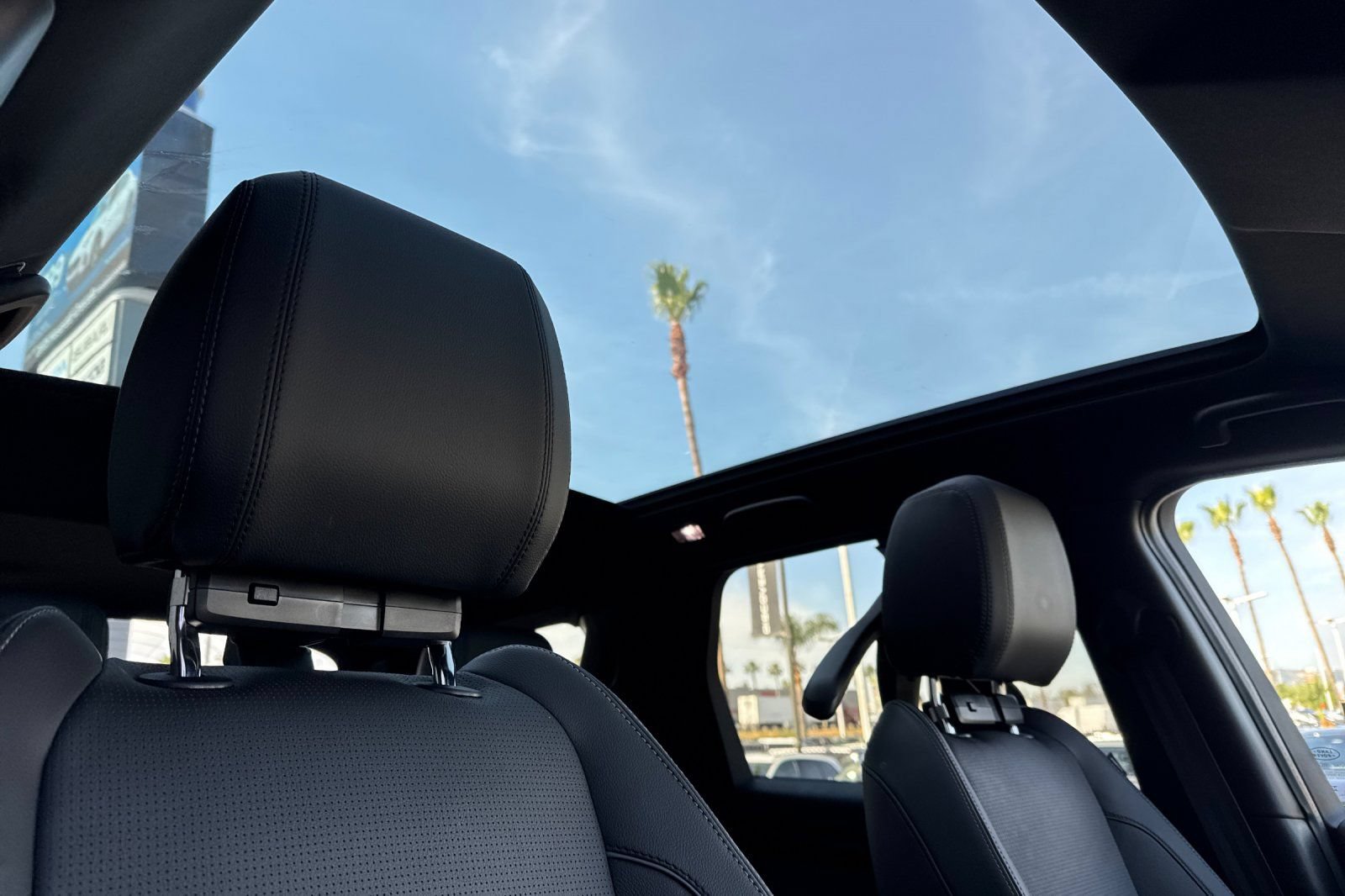 Certified 2025 Land Rover Discovery Sport Dynamic SE AWD/4WD image 18