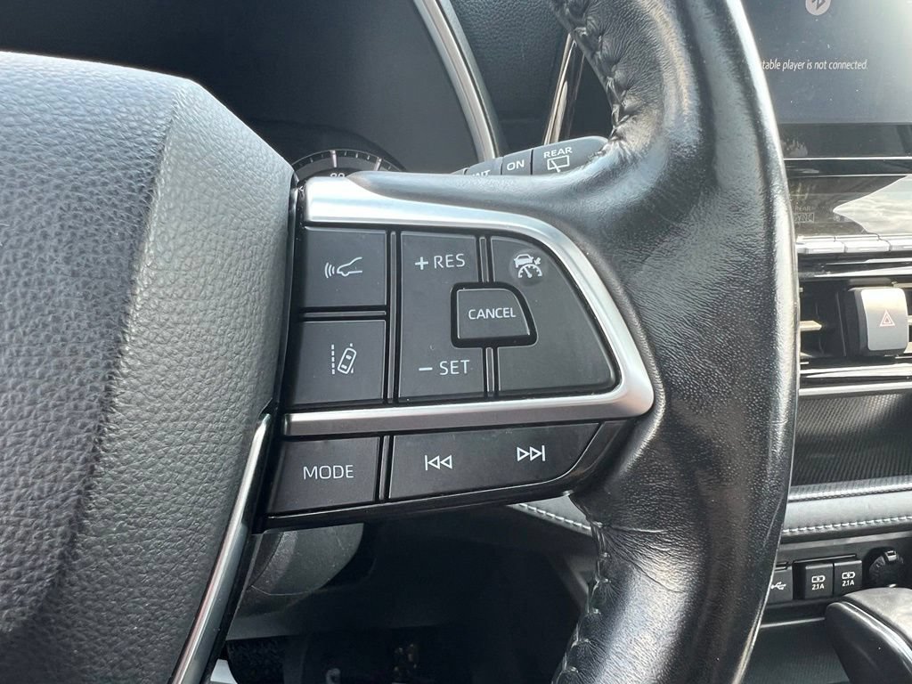 Used 2020 Toyota Highlander XLE AWD/4WD image 22