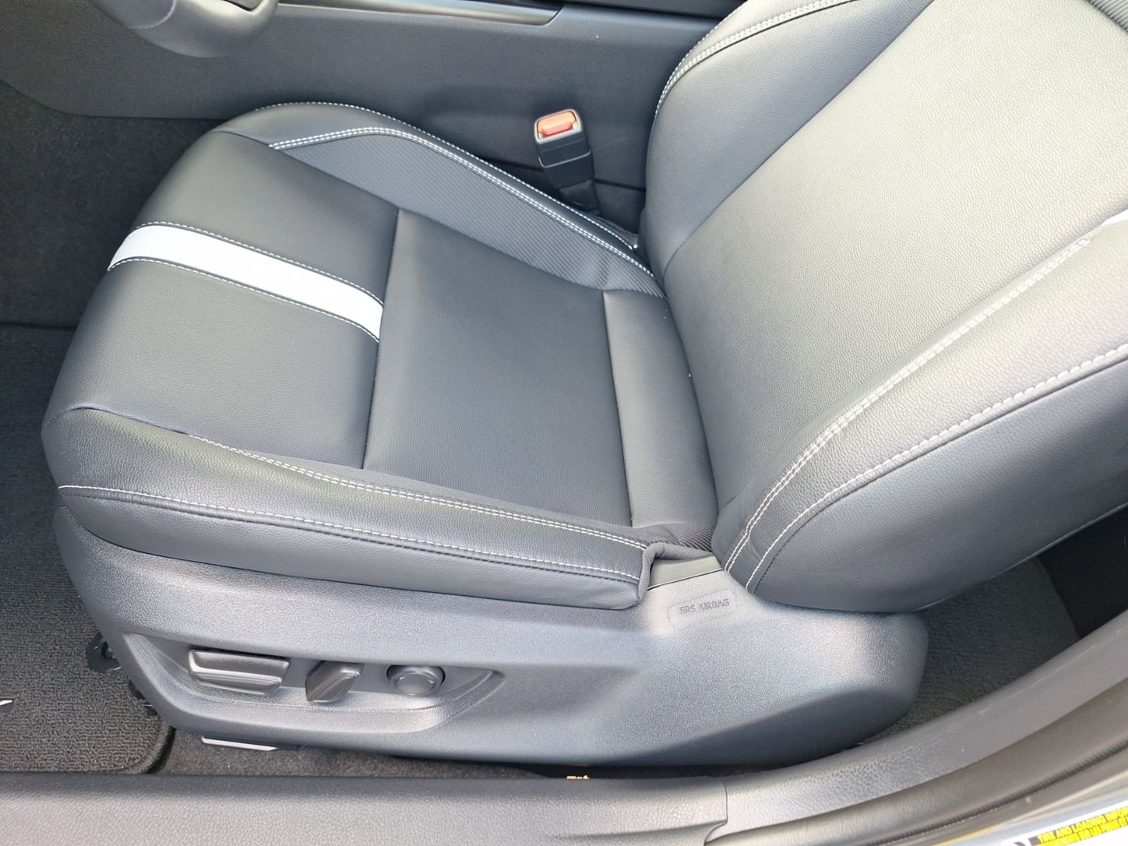 Used 2025 Toyota Camry SE w/ Convenience Package image 16