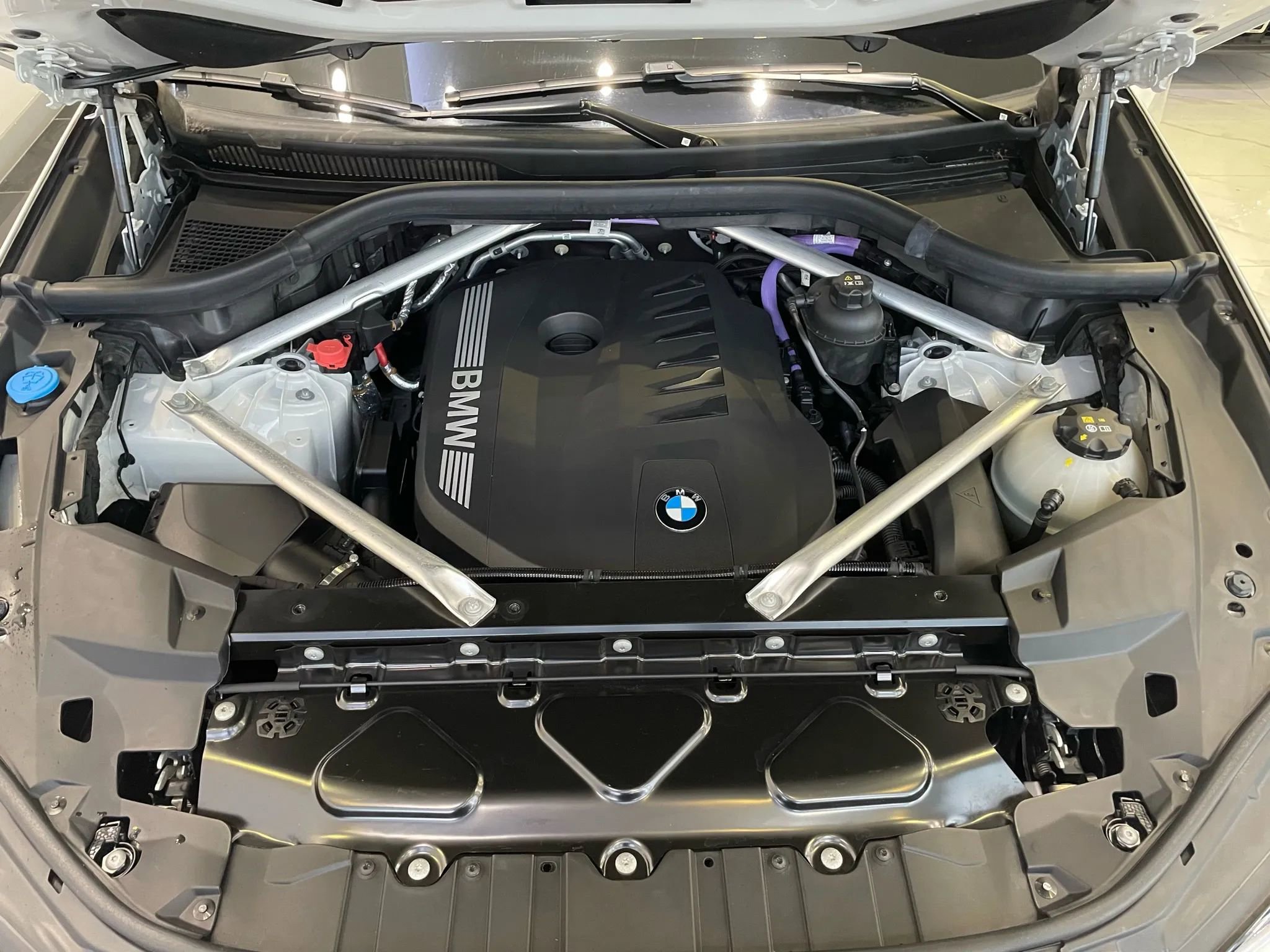 Used 2024 BMW X5 xDrive40i w/ M Sport Package image 28