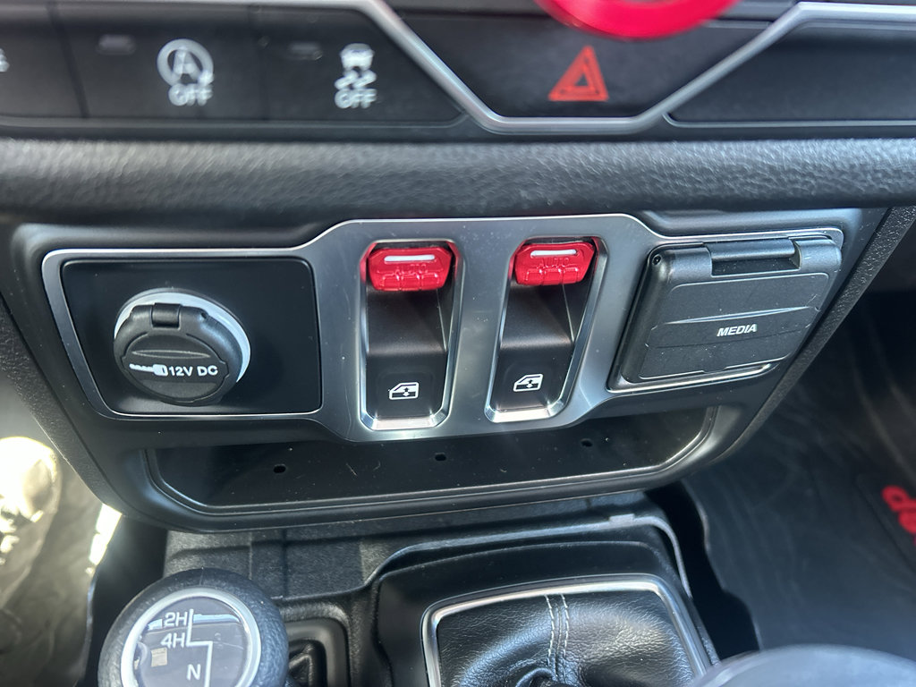 Used 2025 Jeep Wrangler Sport image 23