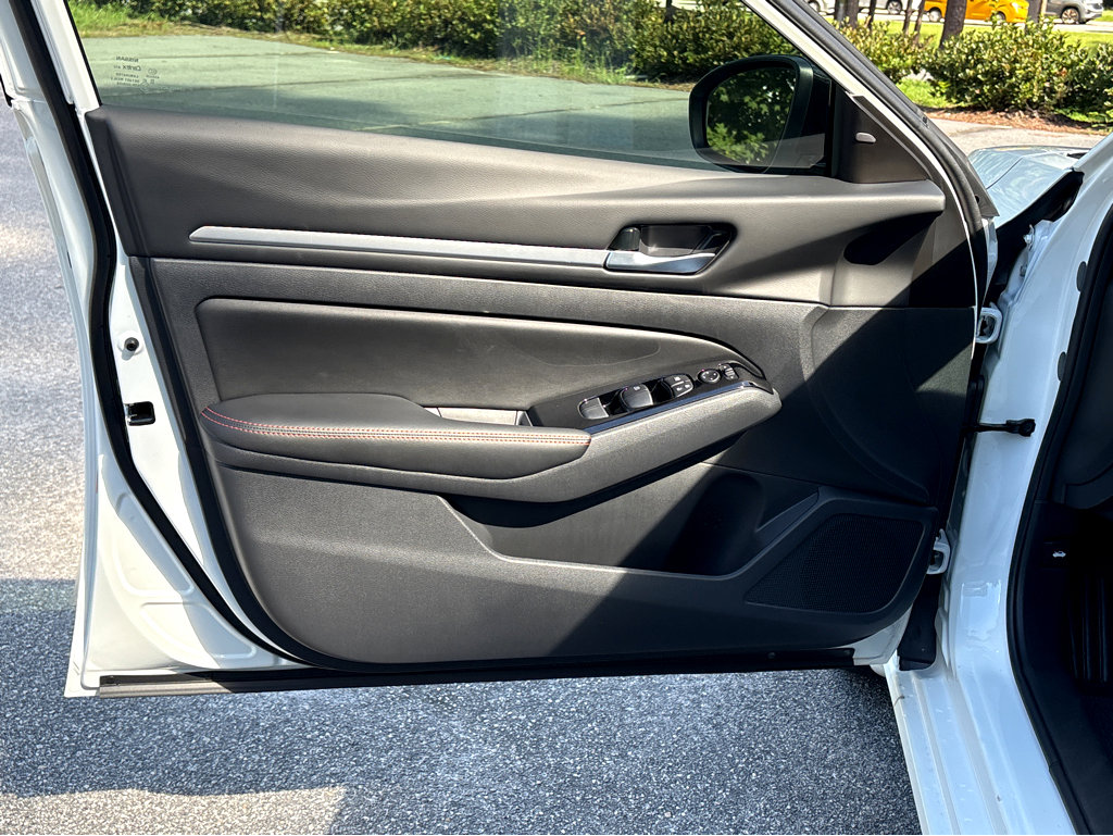 Used 2024 Nissan Altima 2.5 SR image 23