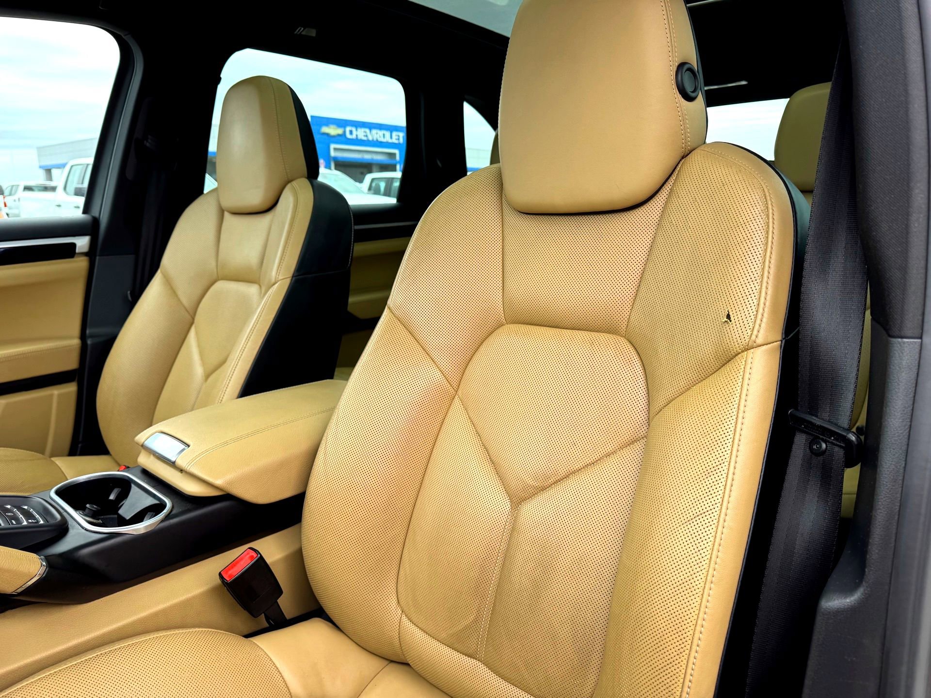 Used 2015 Porsche Cayenne S image 13