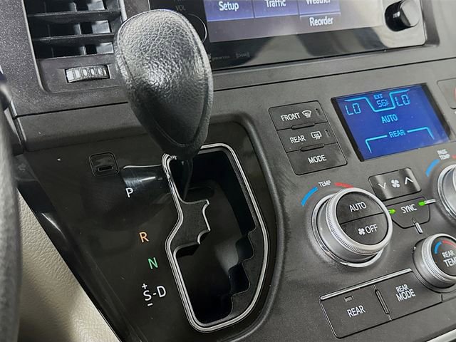 Used 2017 Toyota Sienna LE FWD image 25