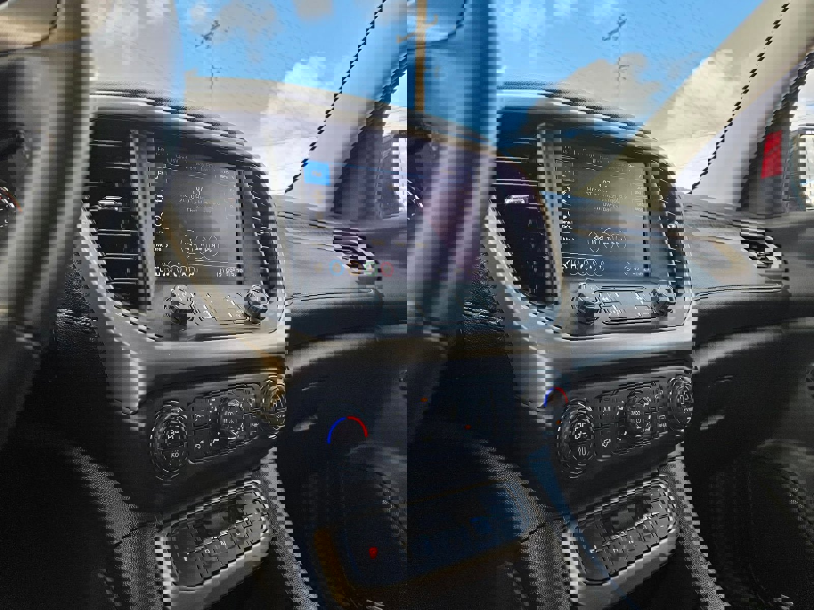 Used 2023 GMC Acadia Denali image 16