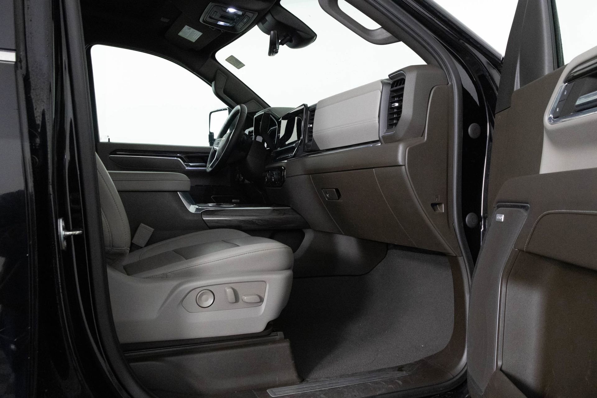 Certified 2024 Chevrolet Silverado 2500 LTZ w/ LTZ Plus Package image 42