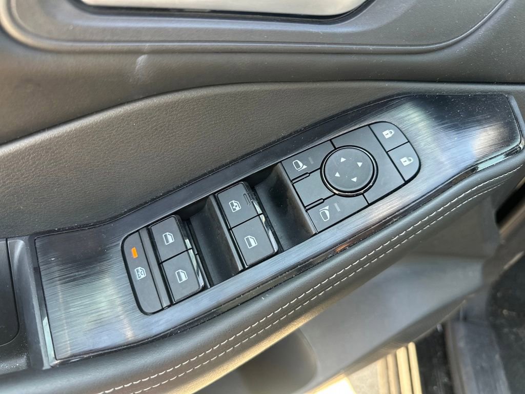 Used 2025 Nissan Rogue SV image 44