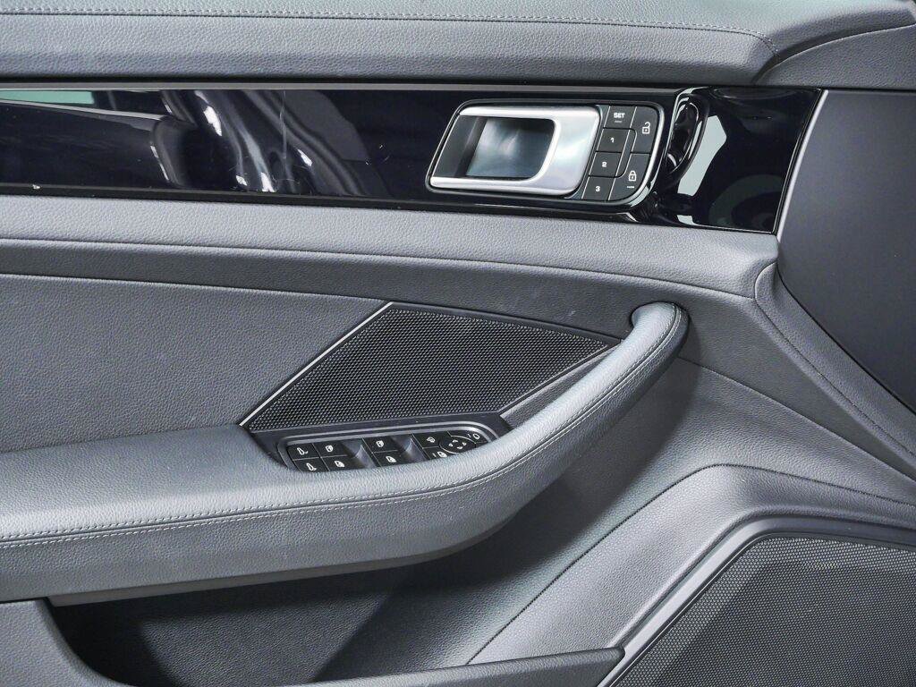 Certified 2023 Porsche Panamera image 6