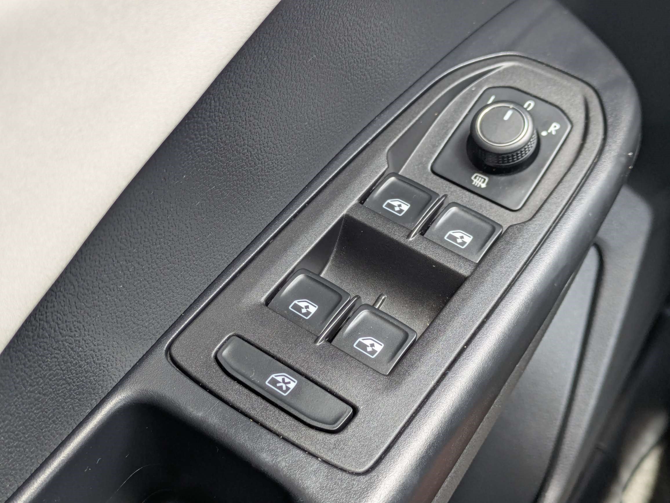 Used 2025 Volkswagen Taos SE FWD image 22