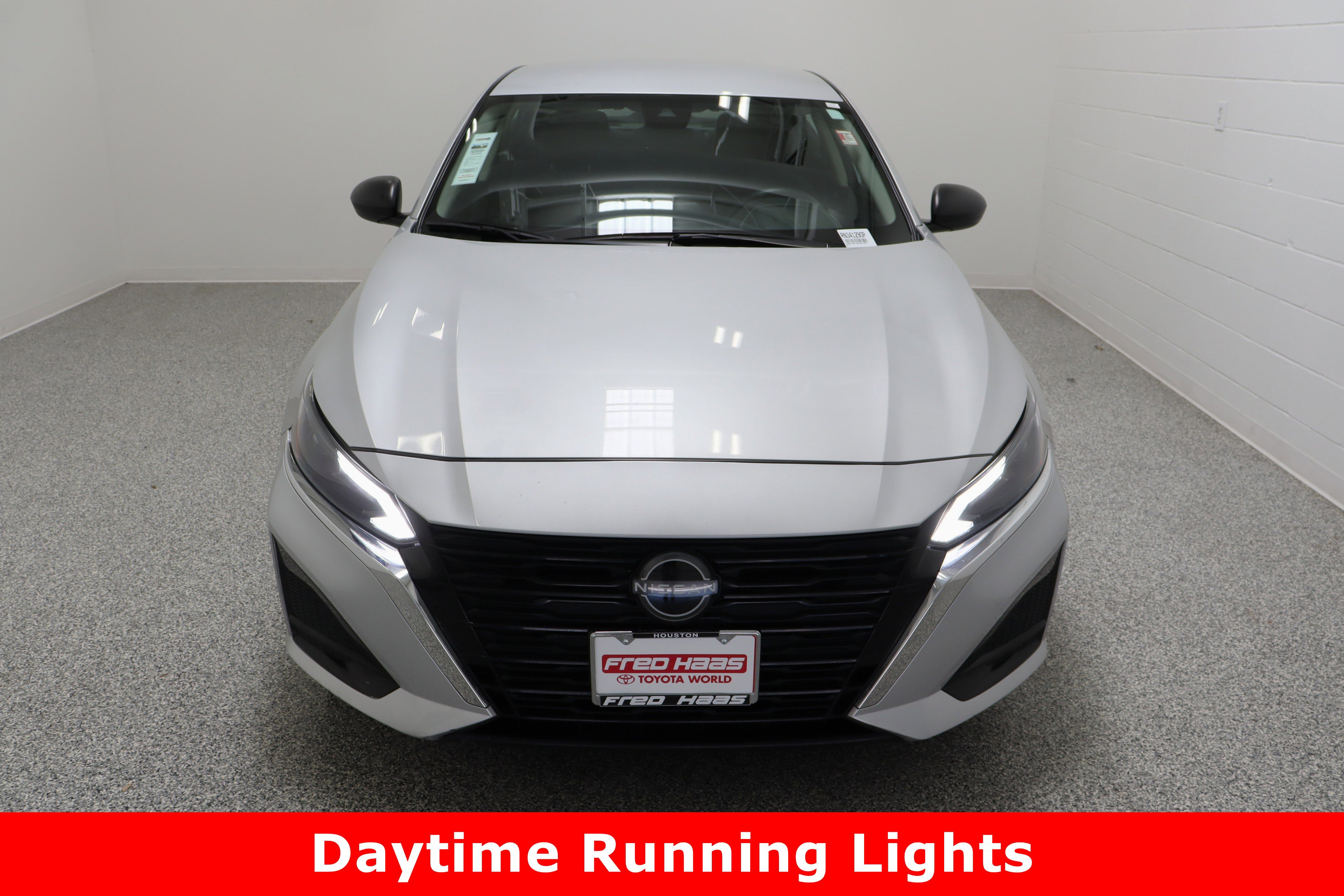 Used 2024 Nissan Altima 2.5 SV image 3