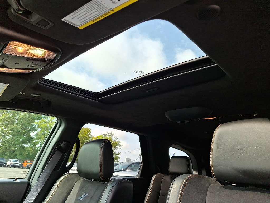 Used 2023 Dodge Durango R/T w/ Hemi Orange Plus Package AWD/4WD image 17