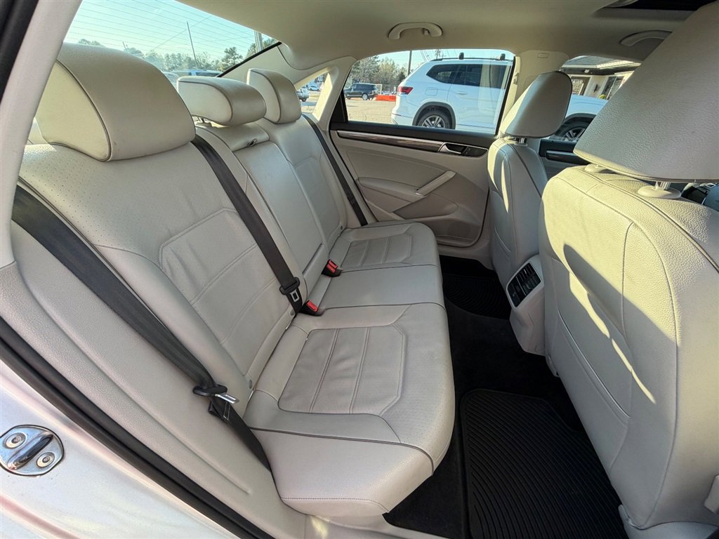 Used 2017 Volkswagen Passat 1.8T SE w/ SE Lighting Package FWD image 16