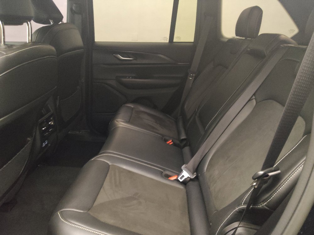 Used 2023 Jeep Grand Cherokee Altitude AWD/4WD image 18