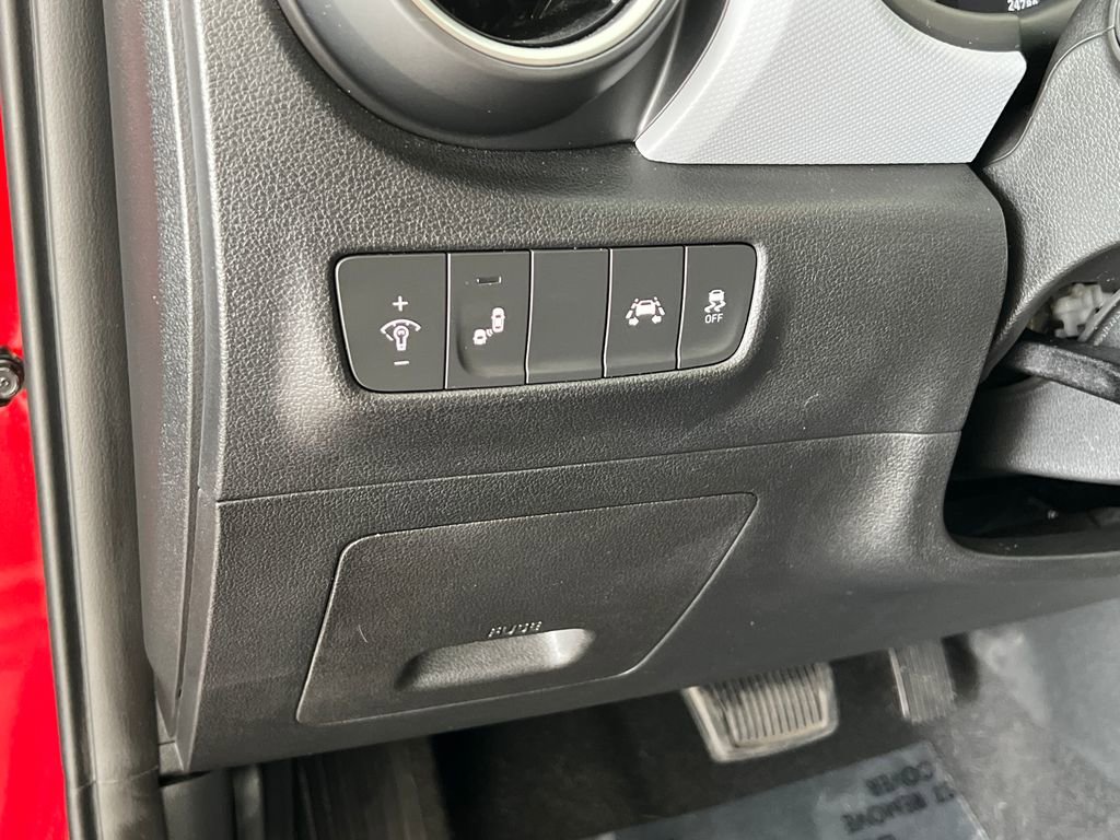 Used 2021 Hyundai Kona SEL w/ Winter Weather Package image 41