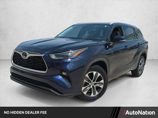 Used 2022 Toyota Highlander XLE FWD image 1