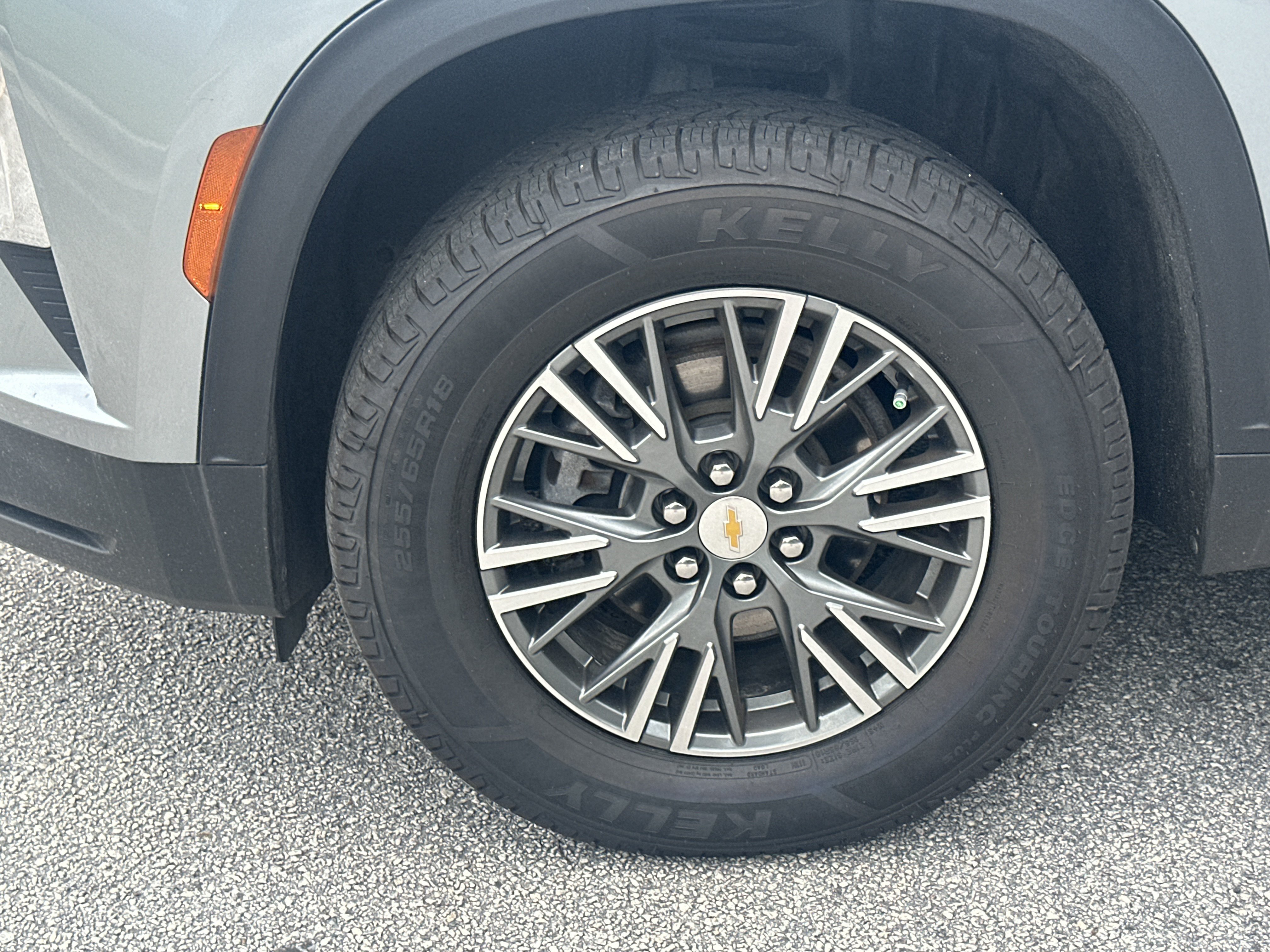 Used 2024 Chevrolet Traverse LT FWD image 11