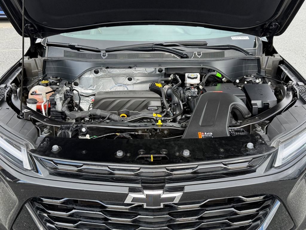 Used 2024 Chevrolet Trax ACTIV w/ Sunroof Package FWD image 39