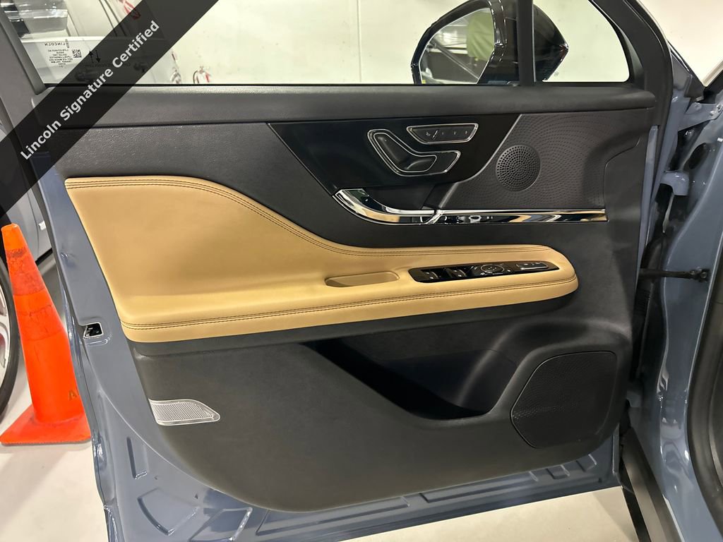 Certified 2023 Lincoln Corsair Reserve w/ Equipment Group 201A image 9