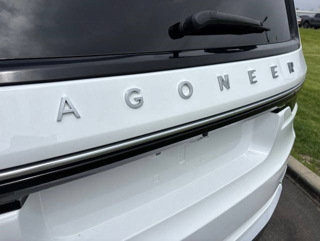 Used 2022 Jeep Wagoneer Series III w/ Premium Group I AWD/4WD image 51