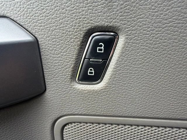 Used 2019 Ford F150 XLT w/ Equipment Group 302A Luxury AWD/4WD image 25