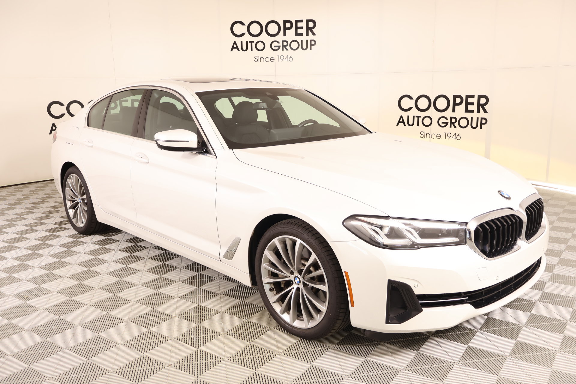 Used 2023 BMW 530i w/ Premium Package RWD image 1