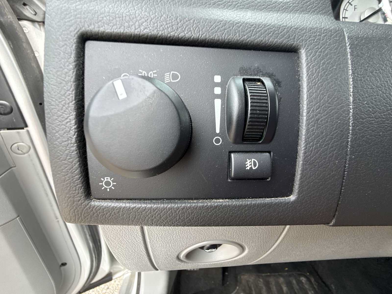 Used 2006 Chrysler 300 C w/ Sound Group II AWD/4WD image 16