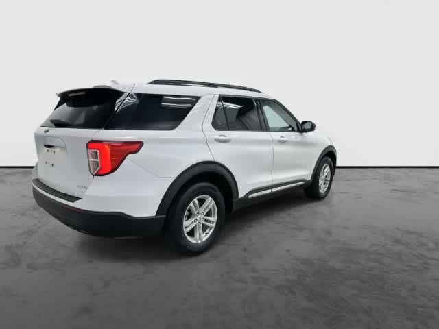 Used 2023 Ford Explorer XLT AWD/4WD image 4