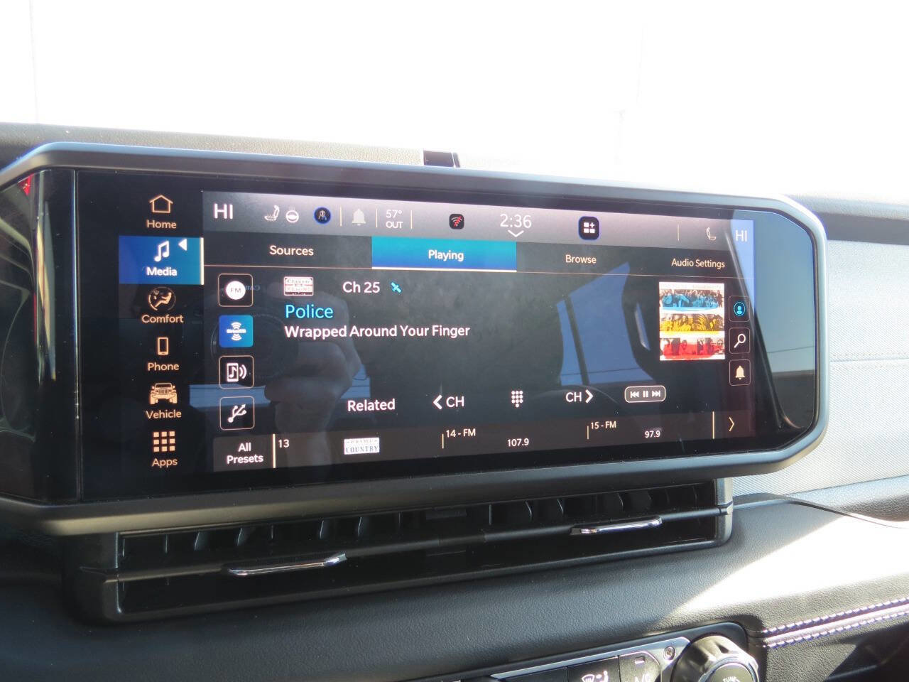 Used 2025 Jeep Wrangler Unlimited Sahara image 12