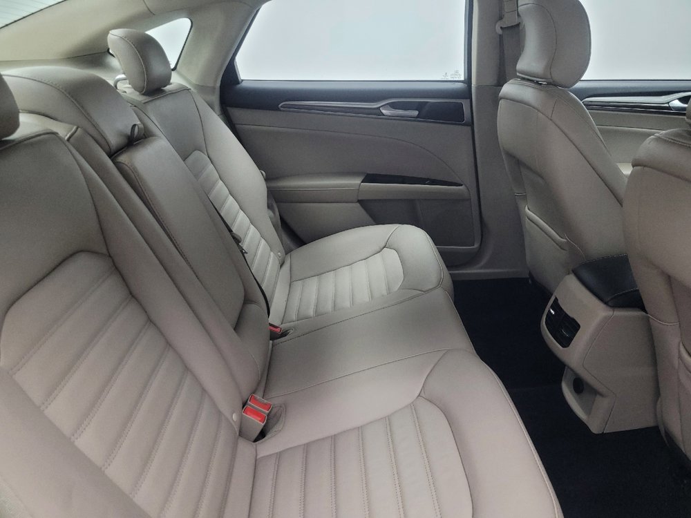 Used 2017 Ford Fusion SE w/ Fusion SE Technology Package image 19