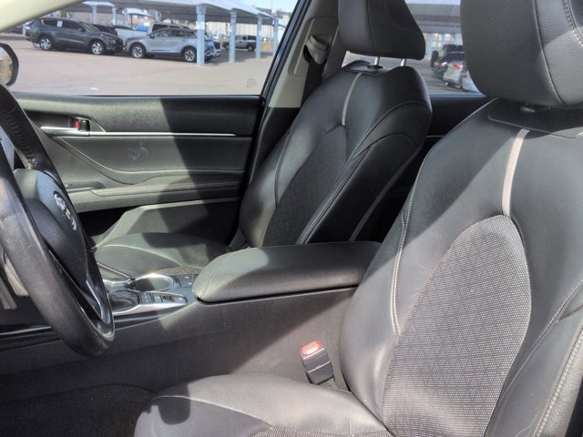 Used 2018 Toyota Camry XSE image 15