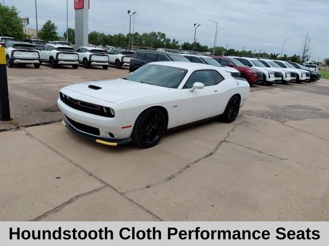 Used 2023 Dodge Challenger R/T RWD image 9