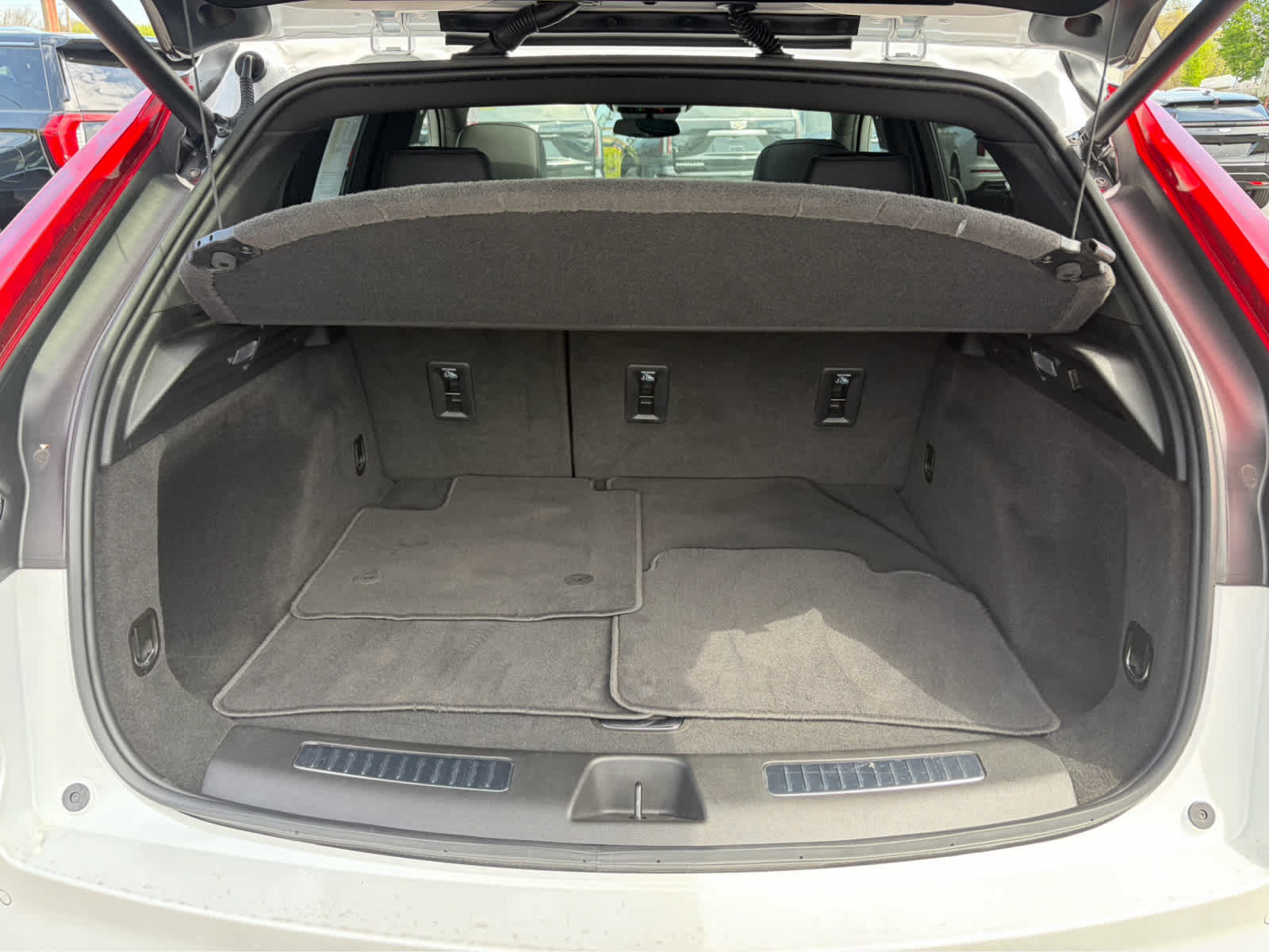 Certified 2024 Cadillac XT4 Premium Luxury AWD/4WD image 19