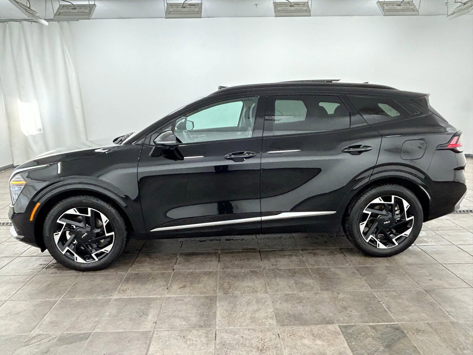 Used 2023 Kia Sportage SX FWD image 2