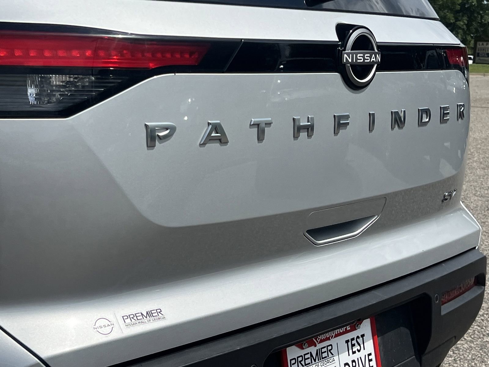Certified 2024 Nissan Pathfinder SV FWD image 30